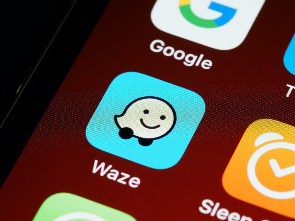 Waze Logo, Waze vs Google Maps