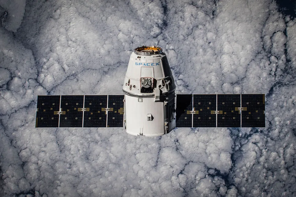 2015 04 crs5 dragon orbit13